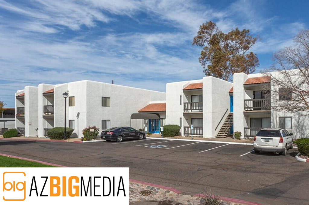 Rise48 Equity newly acquired apartment building and parking lot in Phoenix, Arizona