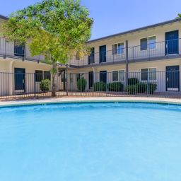 Rise Parkside Apartment Pool