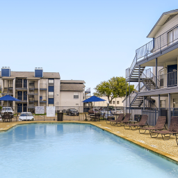 Dallas apartments, pool deck